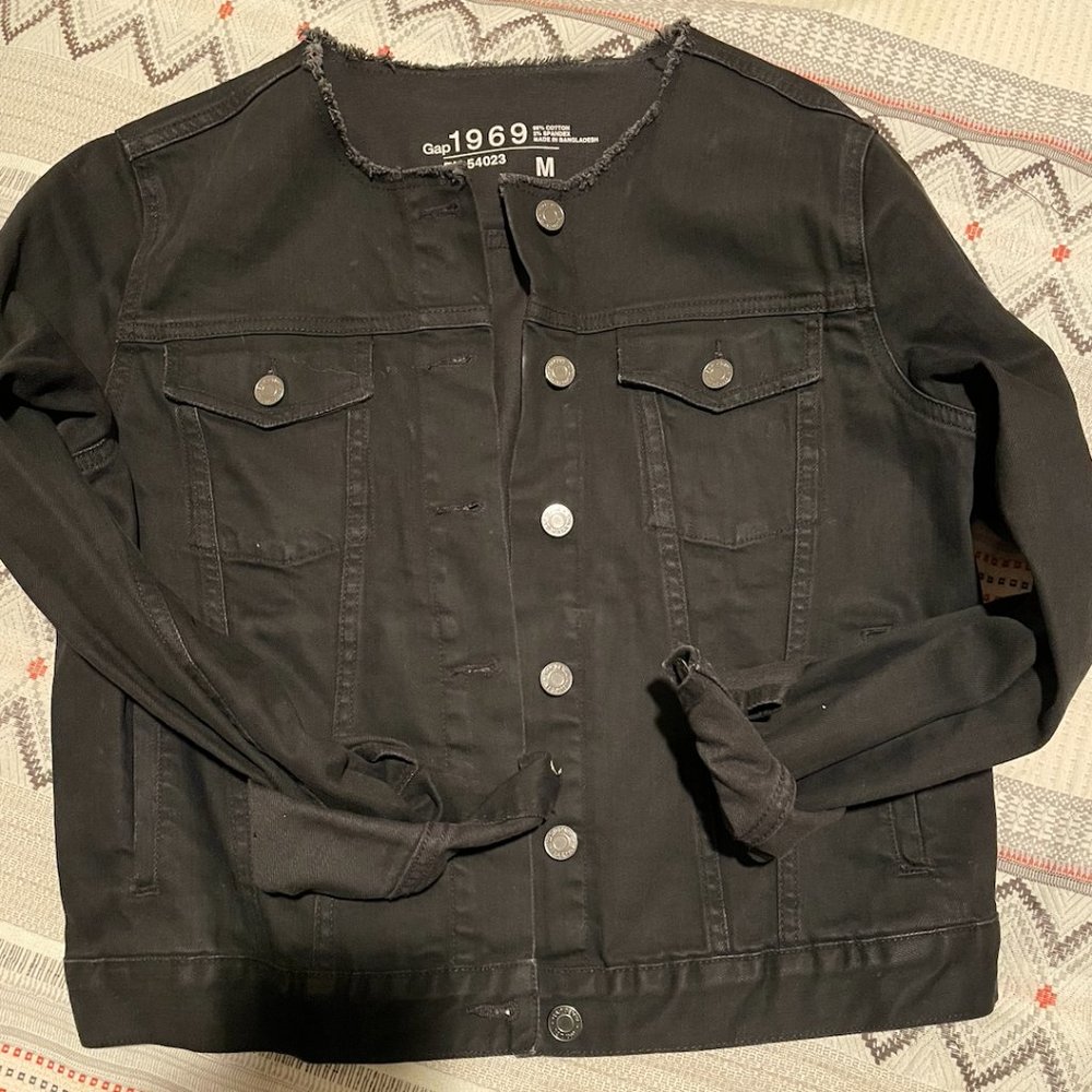 gap black denim jacket size M